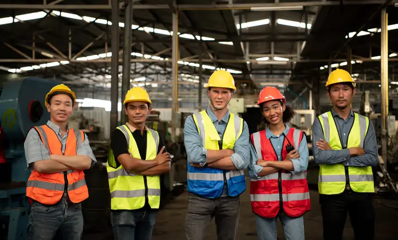Equipo HQS Ingenieros en campo